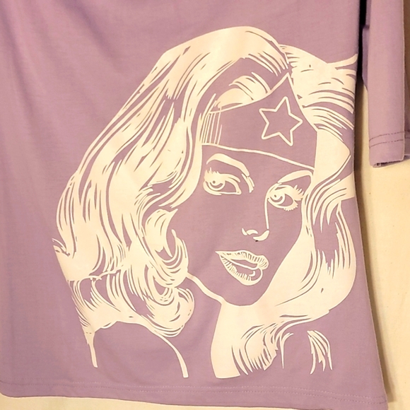 Vintage Scoop Neck Light Purple Wonder Woman 3/4  Sleeve Top Ladies sz medium - Picture 3 of 4